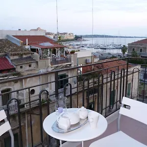 Bed & Breakfast Le Grand Bleu Siracusa - One Hundred Steps From Ortigia -sea View -, Syracuse
